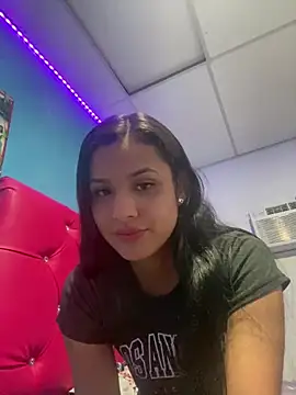 Chiquinquira3 online show from November 26, 2025, 4:46 am