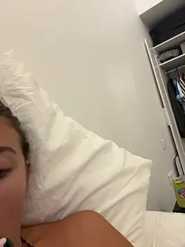 lounaaxangel online show from November 13, 2025, 4:06 pm