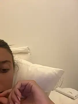 lounaaxangel online show from November 21, 2025, 4:38 pm