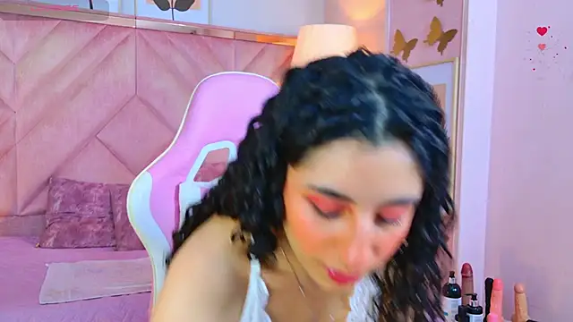 DemiJones  online show from May 15, 2026, 4:41 am