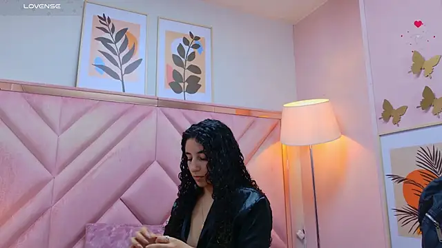 DemiJones  online show from June 18, 2026, 4:35 am