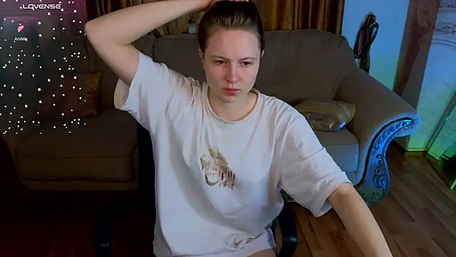 HolyBabyDoll online show from November 16, 2025, 5:02 am