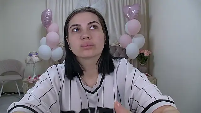 AdrianaTorres online show from February 27, 2026, 5:29 am