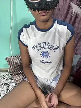 leenaboyxh online show from December 19, 2025, 2:02 pm