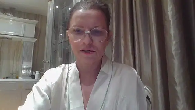 Eva Glad online show from November 7, 2025, 8:14 am