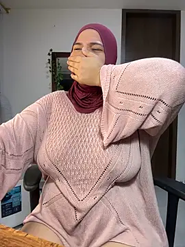 sweetmuslim01 online show from September 17, 2025, 11:28 pm