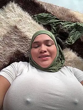 sweetmuslim01 online show from April 16, 2026, 9:39 pm