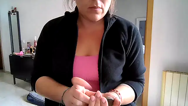 Snapshot of Domiqueen chatting on November 13, 2025, 10:47 am Domiqueen online show from November 13, 2025, 10:47 am