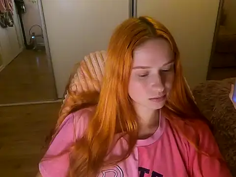 Snapshot of RedheadFairy chatting on November 7, 2025, 5:57 pm RedheadFairy online show from November 7, 2025, 5:57 pm