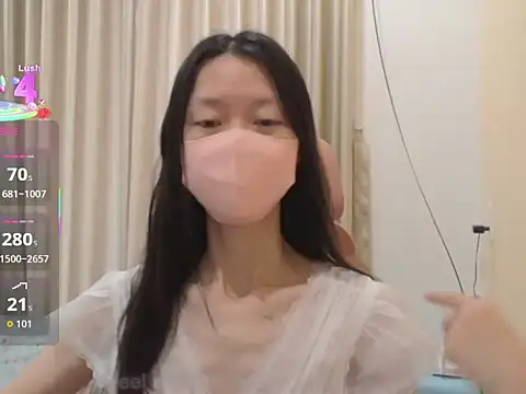 Lil-Cherries online show from November 16, 2025, 3:45 am