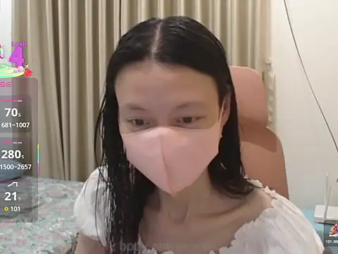 Lil-Cherries online show from November 23, 2025, 10:59 am