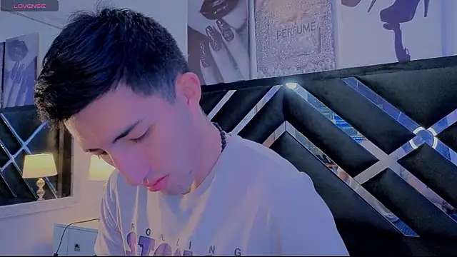 Un Sluttyy online show from April 9, 2026, 11:26 am