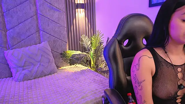 AuroraLanee  online show from November 8, 2025, 7:19 am