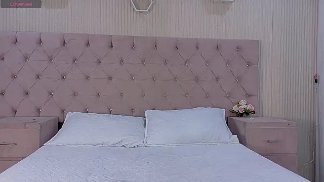 ZarinaWynne online show from July 21, 2026, 1:24 pm