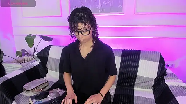 Snapshot of AliceMadnes chatting on March 7, 2026, 4:26 pm AliceMadnes online show from March 7, 2026, 4:26 pm