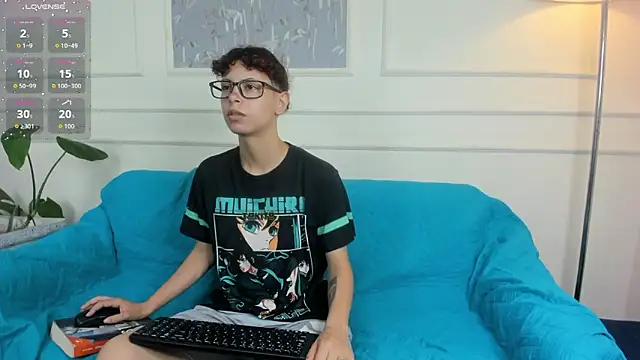 Snapshot of AliceMadnes chatting on March 8, 2026, 2:10 pm AliceMadnes online show from March 8, 2026, 2:10 pm