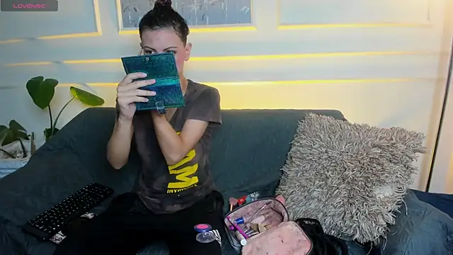 Snapshot of AliceMadnes chatting on March 13, 2026, 12:45 pm AliceMadnes online show from March 13, 2026, 12:45 pm