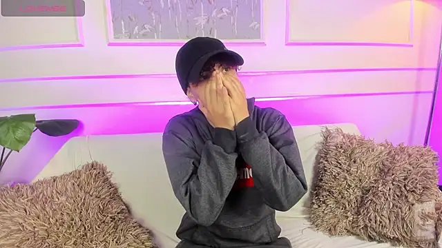 Snapshot of AliceMadnes chatting on March 23, 2026, 1:37 pm AliceMadnes online show from March 23, 2026, 1:37 pm