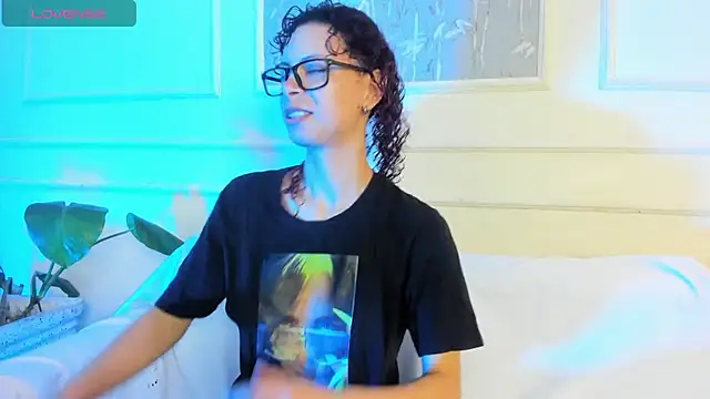 Snapshot of AliceMadnes chatting on March 29, 2026, 2:28 pm AliceMadnes online show from March 29, 2026, 2:28 pm