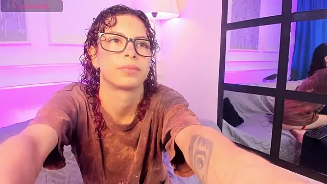 Snapshot of AliceMadnes chatting on April 1, 2026, 8:28 pm AliceMadnes online show from April 1, 2026, 8:28 pm