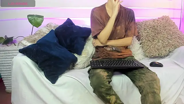 Snapshot of AliceMadnes chatting on April 9, 2026, 3:28 pm AliceMadnes online show from April 9, 2026, 3:28 pm