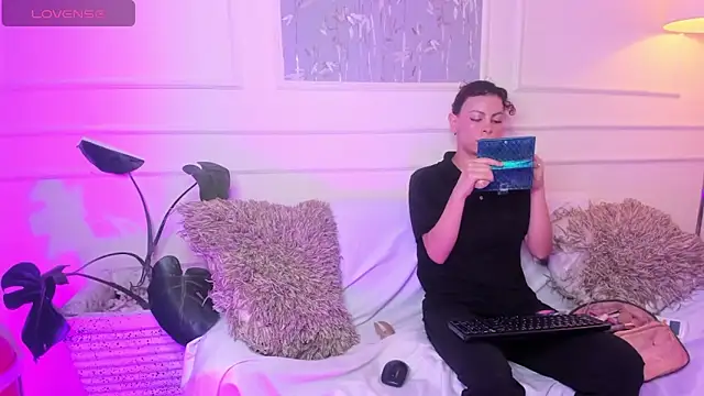 Snapshot of AliceMadnes chatting on April 16, 2026, 3:02 pm AliceMadnes online show from April 16, 2026, 3:02 pm