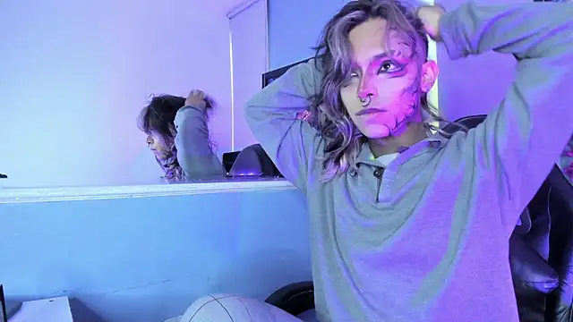 luxiel  online show from November 25, 2025, 10:32 pm