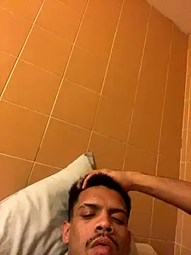 Zactubg online show from November 8, 2025, 6:51 pm