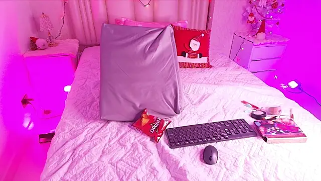 alanarose18 online show from December 5, 2025, 7:32 pm