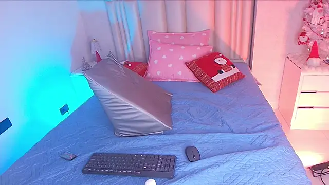 alanarose18 online show from January 6, 2026, 7:17 pm