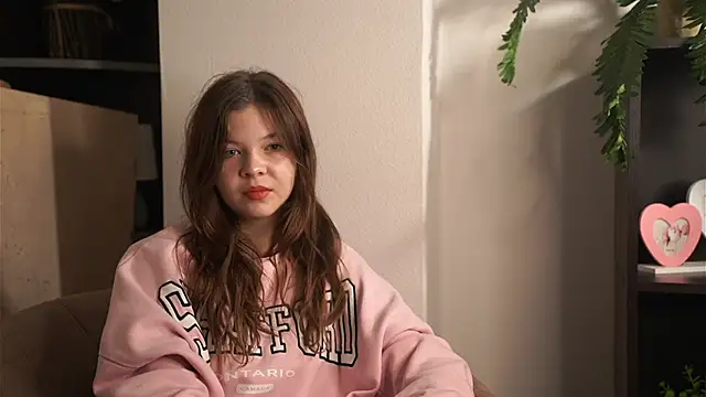 SandiBrucz online show from November 8, 2025, 3:39 am