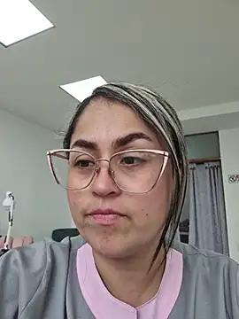 Laurenwc online show from November 11, 2025, 7:25 pm