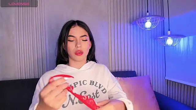 PiperMason online show from November 18, 2025, 2:43 pm