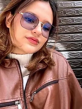 lili ra online show from November 7, 2025, 4:29 pm