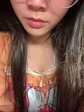 Snapshot of Lynn-122 chatting on November 23, 2025, 2:39 pm Lynn-122 online show from November 23, 2025, 2:39 pm