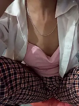 Snapshot of Lynn-122 chatting on April 3, 2026, 2:26 pm Lynn-122 online show from April 3, 2026, 2:26 pm