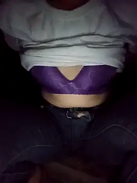 Snapshot of Lynn-122 chatting on April 9, 2026, 4:01 pm Lynn-122 online show from April 9, 2026, 4:01 pm