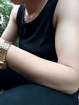 Snapshot of Lynn-122 chatting on April 15, 2026, 10:33 am Lynn-122 online show from April 15, 2026, 10:33 am