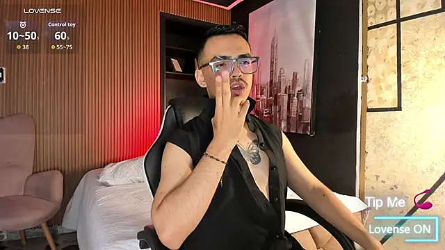 NicoKingg  online show from November 12, 2025, 1:39 am