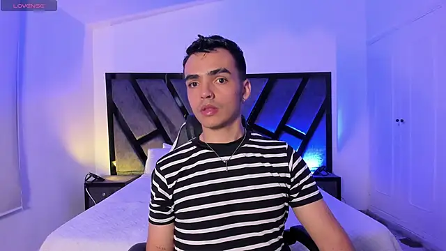 NicoKingg  online show from December 14, 2025, 11:20 pm