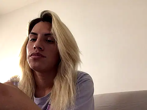 Snapshot of ESTRELLABERECHUCKY chatting on November 20, 2025, 8:41 pm ESTRELLABERECHUCKY online show from November 20, 2025, 8:41 pm