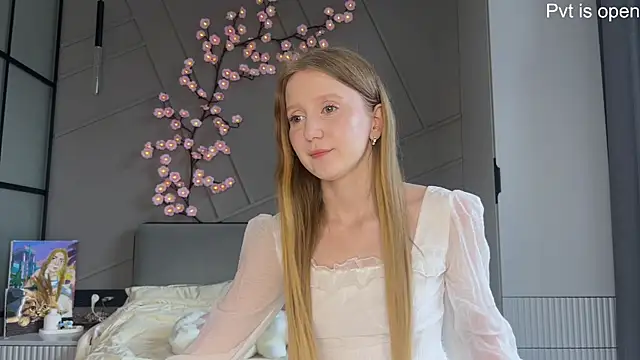 Snapshot of MiraJuicyJune chatting on May 29, 2026, 4:32 am MiraJuicyJune online show from May 29, 2026, 4:32 am