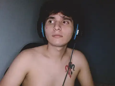 Snapshot of suggarboy03 chatting on November 9, 2025, 2:43 am suggarboy03 online show from November 9, 2025, 2:43 am