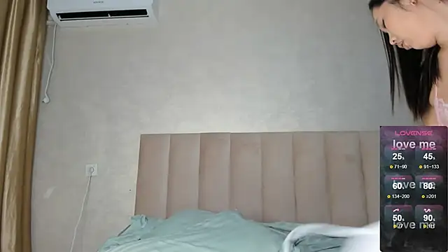 kimsoyeonn online show from November 18, 2025, 10:03 pm