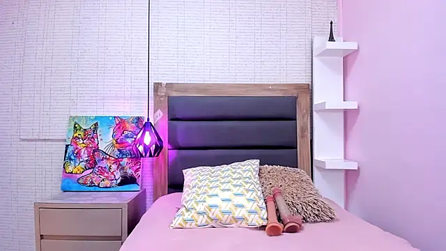 IRENNEBLAZER online show from February 4, 2026, 12:33 pm