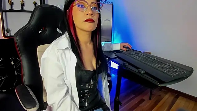 Snapshot of Halley_Ravenn chatting on June 26, 2026, 8:35 pm Halley Ravenn online show from June 26, 2026, 8:35 pm