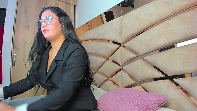 PARKERTHOMPSON online show from December 21, 2025, 11:06 am