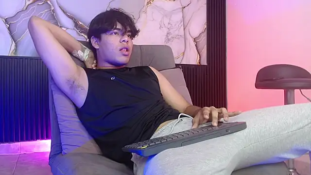 andreh hot online show from November 9, 2025, 6:28 pm