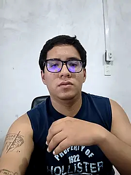 Snapshot of MiltonCede chatting on November 7, 2025, 11:05 pm MiltonCede online show from November 7, 2025, 11:05 pm