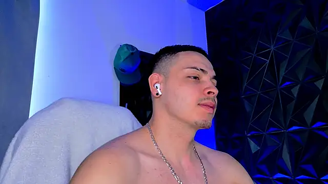 Maxwell Dupont online show from December 17, 2025, 2:45 pm